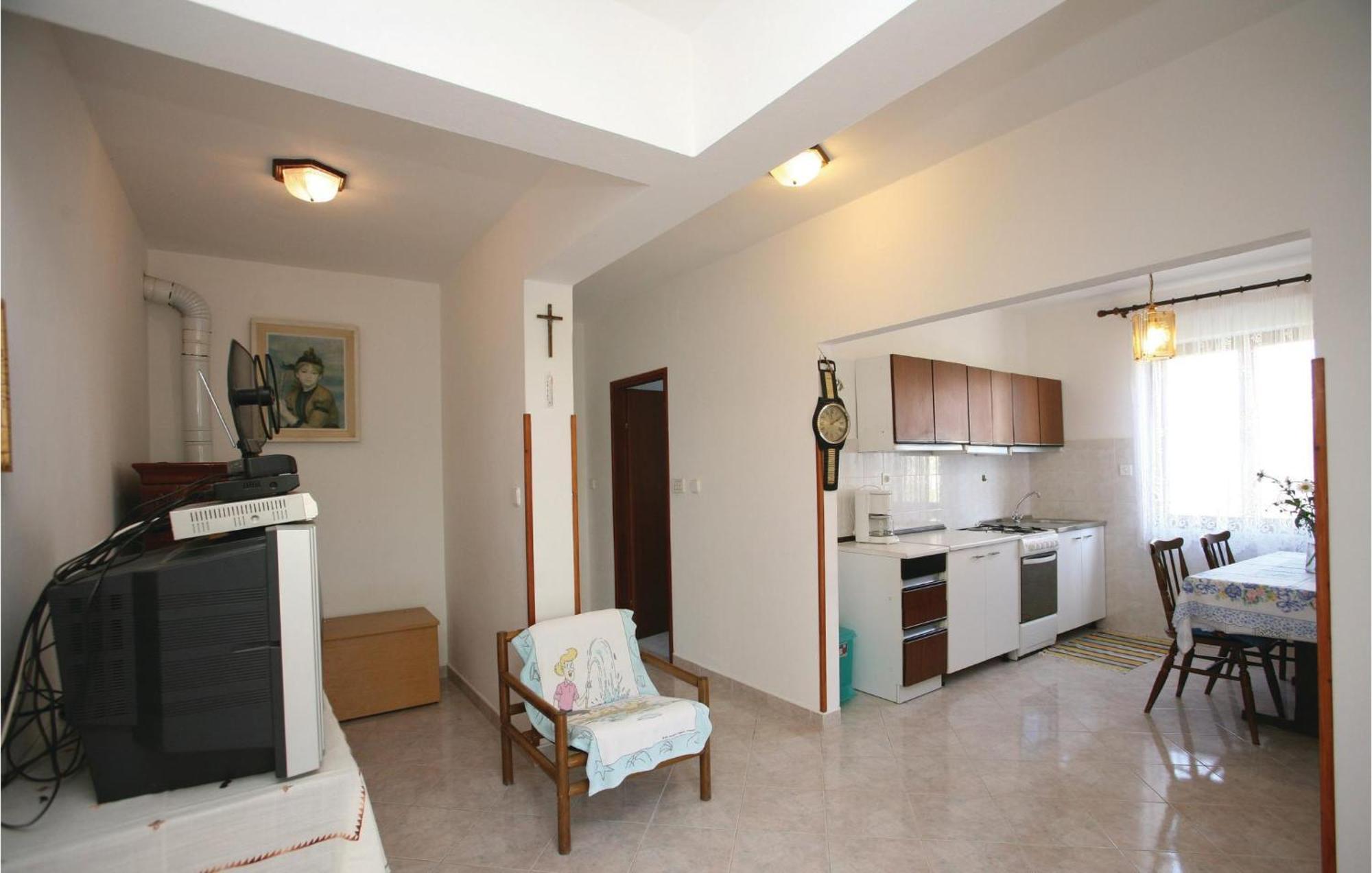 2 Bedroom Gorgeous Apartment In Labin Raša Exterior foto