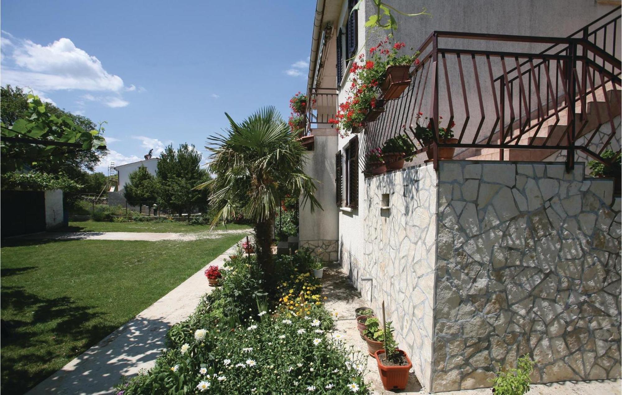 2 Bedroom Gorgeous Apartment In Labin Raša Exterior foto